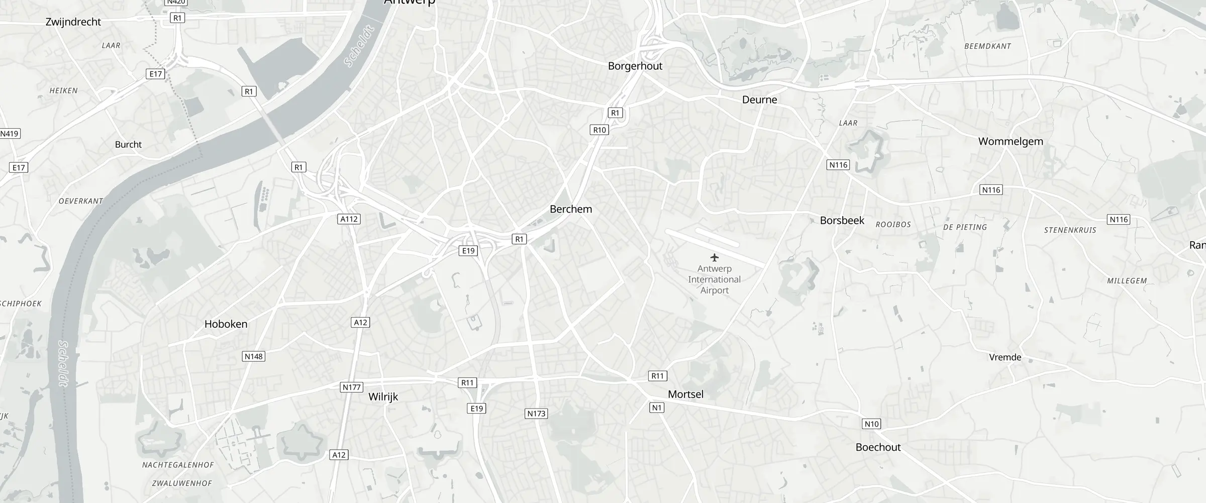 Kaart van Antwerpen met het knooppuntennetwerk, de fietssnelwegen en een route